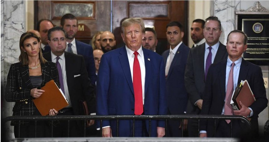 川普成為首位入主白宮的「重罪犯」。（圖／達志／美聯社）