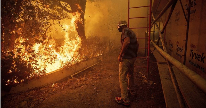 洛杉磯因數場野火蔓延，估計已燒毀逾萬幢房屋，11人死亡，18萬人被要求撤離家園，財損可能高達約4.9兆元台幣，堪稱是美國史上財損最高的火災。（示意圖／達志／美聯社）