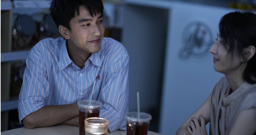 柯佳嬿在《童話故事下集》對曾敬驊大暈船。（圖／Netflix提供）