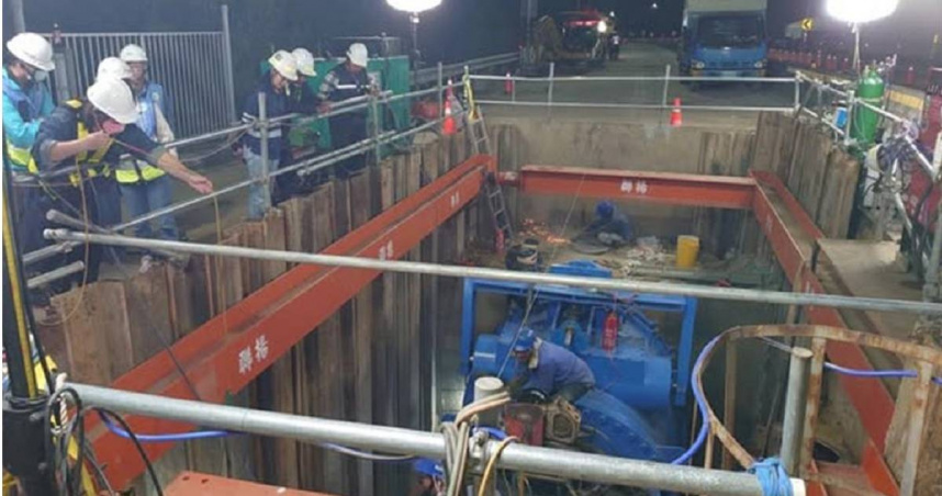 「竹寮取水站2200錐形閥更換工程」主體工程已完工，預計今日晚間提前全面恢復民生用水。（台灣自來水公司第七區管理處提供／林雅惠高雄傳真）