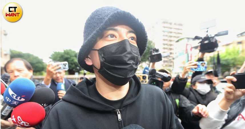 藝人王大陸涉及教唆傷害案，5日被以500萬元交保，真正動手的2名犯嫌則於稍早落網。（圖／趙世勳攝）