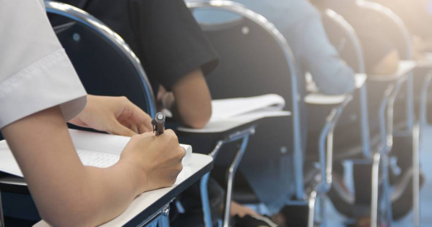 雲林某國中發生學生衝突，其中1名學生遭美工刀劃傷。（圖／shutterstock）