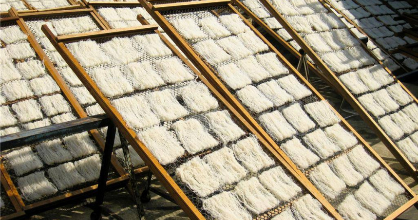 新竹縣作為台灣重要的客家族群集中地，兼具豐富自然景觀與深厚人文底蘊，以傳統客家料理及當季時令佳餚著稱，包括米粉、客家鹹湯圓等小吃。（圖／中國時報陳韻萍攝）