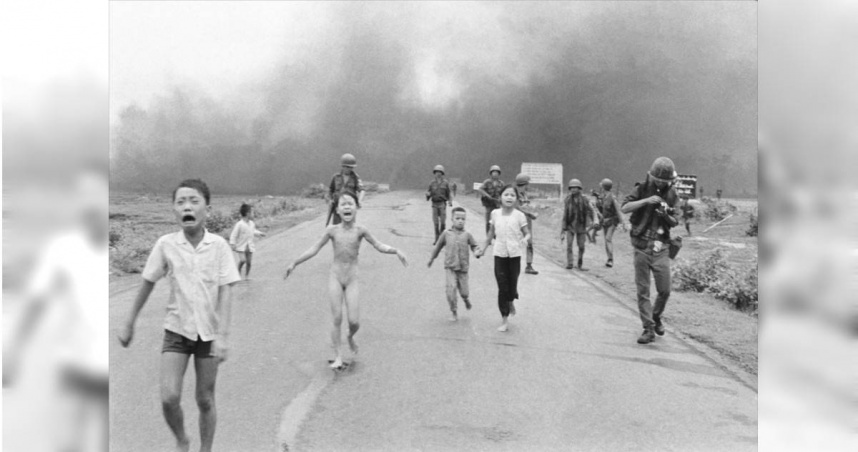 攝影作品《戰爭的恐懼》（The Terror of War）。（圖／達志／美聯社）