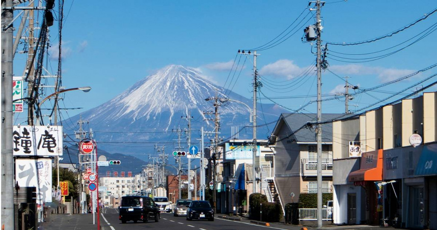 日本地科專家預測2030年代將發生南海海槽大地震，地震後的火山活動，將對日本造成嚴重損失。（示意圖／unsplash）