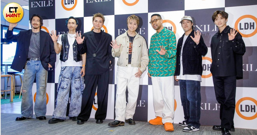 左起AKIRA、橘KENCHI、SHOKICHI、TAKAHIRO、NESMITH、世界與佐藤大樹。(圖/趙文彬攝)