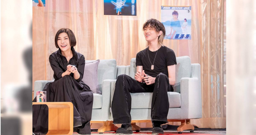 張清芳與大兒子Nathan（右）一起受訪。（圖／TVBS提供）