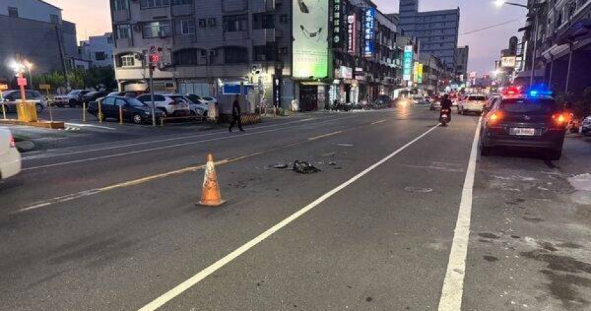 電腦螢幕高空墜落砸車。（圖／翻攝畫面）