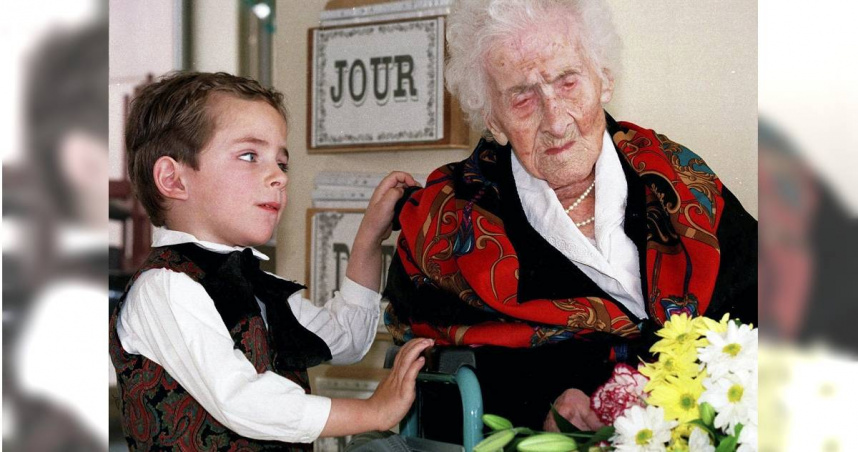 歷史上最長壽的人瑞紀錄由法國女性珍妮卡爾門（右）保持，她於1997年去世，享年122歲。（圖／達志／美聯社）