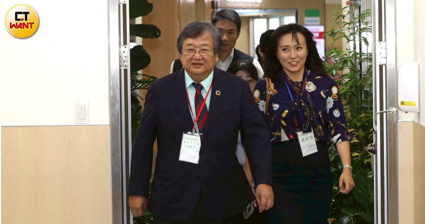 即將卸任的衛福部長邱泰源表示，未來將回歸醫界服務，持續關注年輕醫師的工作環境。（圖／劉耿豪攝）