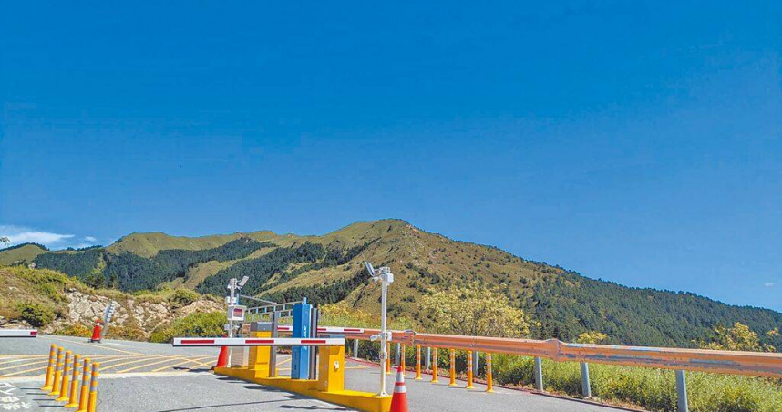 太魯閣國家公園管理處修訂園區禁止事項，包含未依規定停放車輛，燃放煙火、烤肉等罰鍰都提高。圖為合歡山小風口停車場。（圖／太魯閣國家公園管理處提供／中國時報王志偉花蓮傳真）