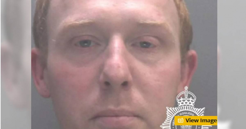 32歲的麥可瓊斯因違反禁制令多次接觸一名60歲婦人，最終遭判處15個月徒刑。（圖／North Wales Police）