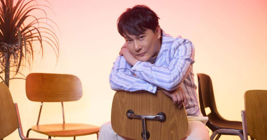 張信哲個性孝順，天天陪伴媽媽吃飯談天。（圖／潮水音樂提供）