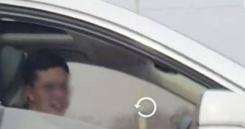 大陸安徽省1名女子在春節假期結束後返回杭州途中，因滬渝高速公路突發嚴重塞車，最後與10年未見的初戀男友意外重逢。（圖／翻攝自微博）