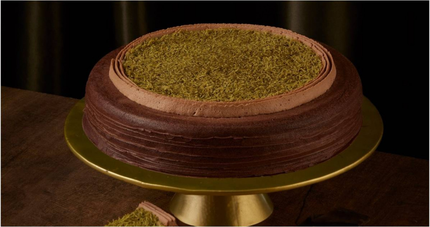 Lady M限時販售「杜拜巧克力千層蛋糕」，引發民眾瘋搶，官方不斷更改限購令。（圖／翻攝臉書／Lady M）