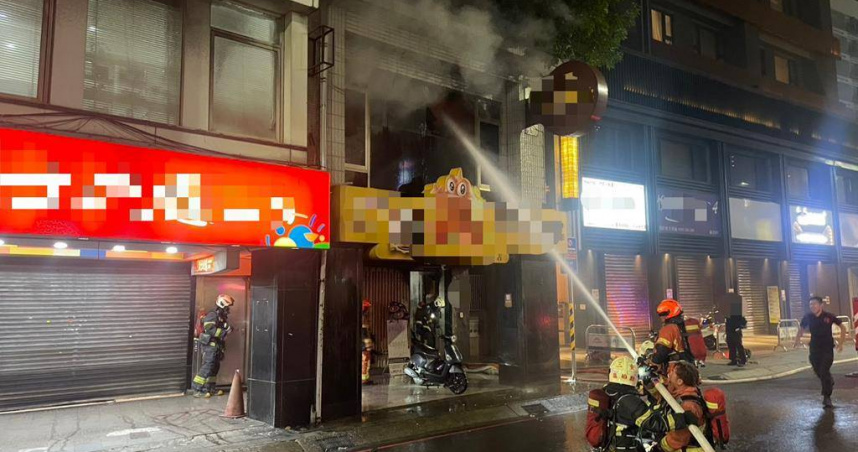 黑煙狂竄吞街道！三重燒肉店大火　顧客跳2樓逃命9人受傷