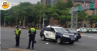 打臉波麗士2/鑑識報告打臉沒亮警示燈違規左轉 肇事警辯:太陽太大看不出亮燈