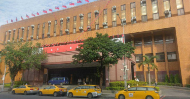 勞動基金炒股案寶佳執行長唐楚烈等4人准押 研究員陳周倫50萬元交保