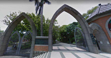 真理大學突封館換鎖!82歲國寶館長「苦站門口」千人氣炸…校長回應了
