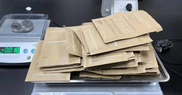 廣州海關查獲57袋假裝面膜的冰毒，淨重1.59千克。（圖／中國海關）