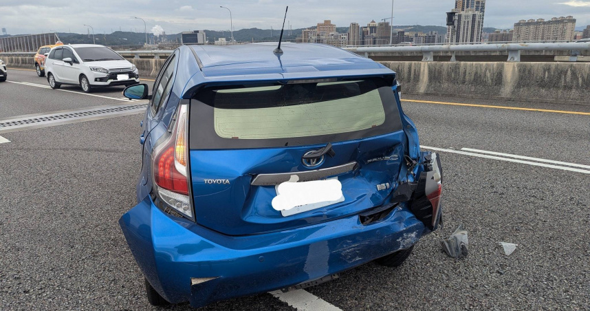 民進黨台北市議員林亮君今天（11日）駕車行駛國道時遭後車追撞。（圖／翻攝自林亮君臉書）