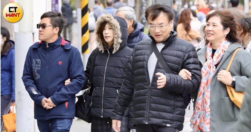 鋒面今晚報到。（示意圖／方萬民攝）