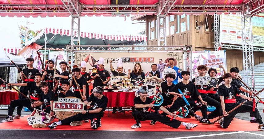 「2025高雄內門宋江陣」由高市府觀光局長高閔琳、內門順賢宮董事長黃文正及總舖師湯富隆共同於北市松山慈惠堂揭開序幕。（圖／高雄市觀光局提供）