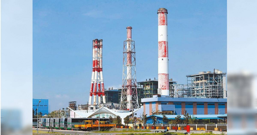 高雄興達電廠燃煤機組近日重啟惹議，未料又爆出已除役的高雄大林電廠5號燃氣機組，早在4月22日就運轉發電12小時。圖為大林電廠。（圖／本報資料照片）