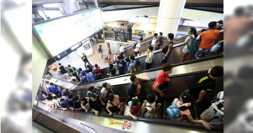 台北捷運101世貿站發生乘客因手扶梯站位問題爆發口角，情侶遭罵後怒追對方，警方獲報到場處理。（圖／報系資料照）