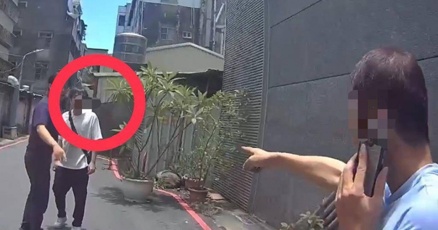 通緝犯朱姓男子（紅圈者）涉詐欺，遭警方逮捕。（翻攝照片／洪靖宜高雄傳真）