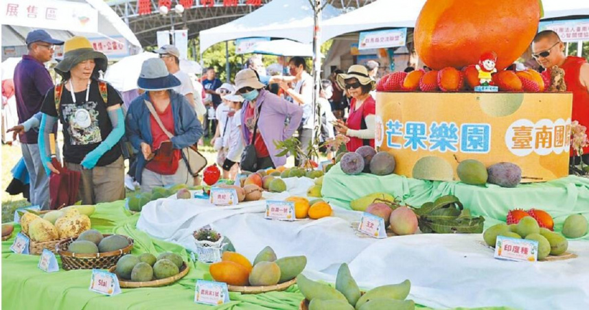 2025台南國際芒果節從6月下旬起跑，每年吸引不少人潮前來觀光、大啖芒果，但今年受風災、豪雨影響，取消2場芒果節活動，山區未湧現人潮。圖為今年芒果節開幕。（摘自台南市政府官網／曹婷婷台南傳真）