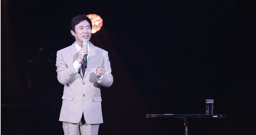 江蕙好友費玉清為二姐開唱精心打造了不同的巨型蝴蝶花禮。（圖／本刊資料照）