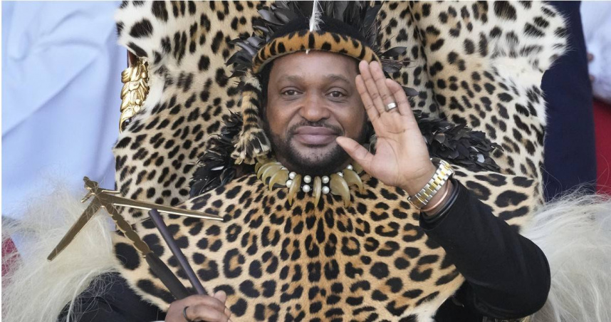 南非祖魯國王米蘇祖魯．祖魯在年度蘆葦節上公開挑戰學者棍棒對打，震驚祖魯社群與全國輿論。（示意圖／達志／美聯社，下同）