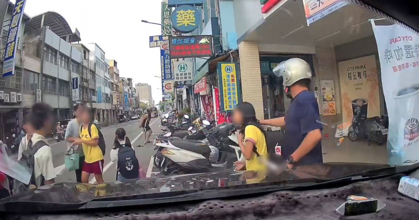 苗栗一名48歲邱姓男子在超商外持刀砍傷路人。（圖／翻攝Threads／＠k117025）