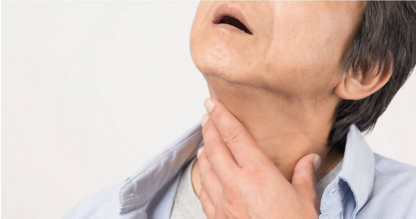 一名50歲男子就醫診斷出食道癌第4期，醫師問診才知病患忽略身體2個求救訊號，坦言最怕病患來得太晚，錯過黃金治療時機。（示意圖非當事人／photoAC）