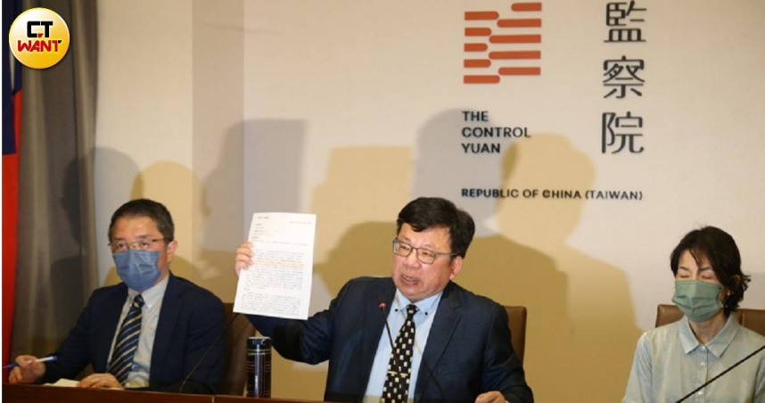 監察院前秘書長李俊俋（中）被控涉濫用公務車後倉促下台，4個多月後如今調查報告卻還沒出爐。（圖／CTWant攝影組）