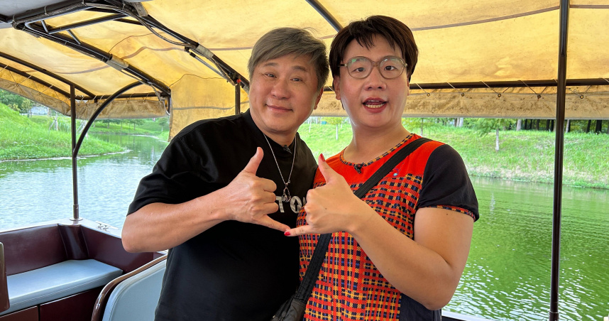 胡瓜與「房東阿姨」阿翰遊湖邊聊天。（圖／下面一位提供）