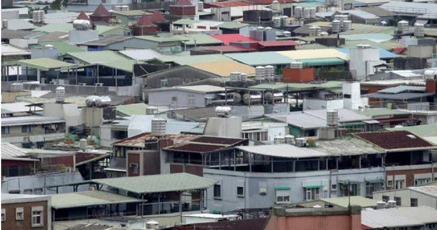 剛步入職場的新鮮人，選擇租屋地點時常在「通勤便利」與「生活機能」間猶豫不決。（示意圖／報系資料照）