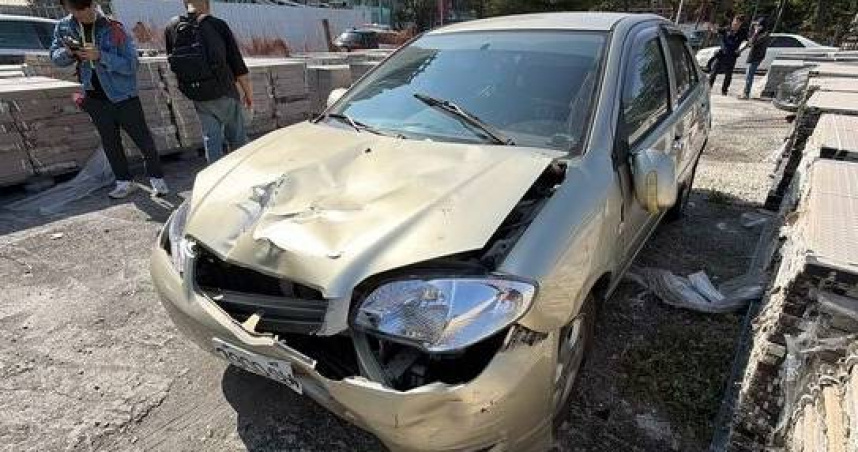 77歲婦暴衝撞母子成「夾心」　下車喊頭暈目擊者怒炸：不該上路