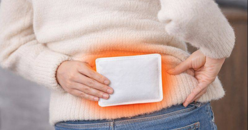 醫師表示，暖暖包只有一個的話，放在腰部能讓全身迅速暖和。（圖／AI示意圖）