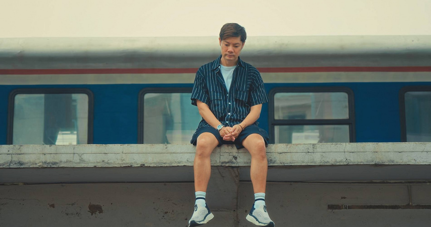 楊君偉擔任《列車人生》旅人，分享媒體生涯低潮。（圖／公共電視、新傳媒提供）