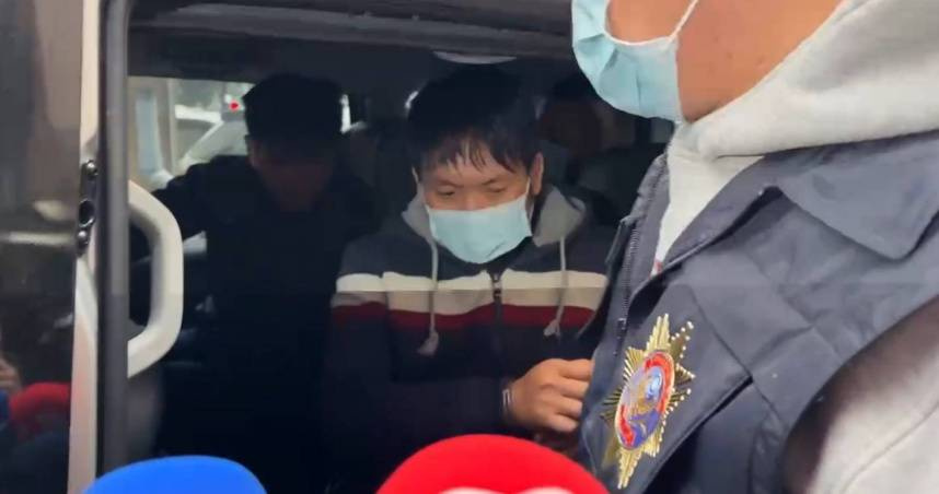 廖聰賢不滿父親阻攔母親給零用錢，竟亂刀砍死2人。（圖／翻攝畫面）