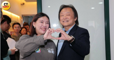 民進黨籍台北市議員何孟樺參與黨內初選，爭取連任為內湖、南港鄉親持續服務。（圖／周志龍攝）