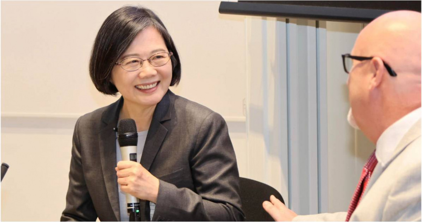 蔡英文活網程度讓許多網友直呼跟不上。（圖／翻攝臉書／蔡英文）