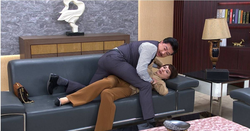 八點檔上演「沙發上交疊糾纏」　女星上衣竟當場崩開