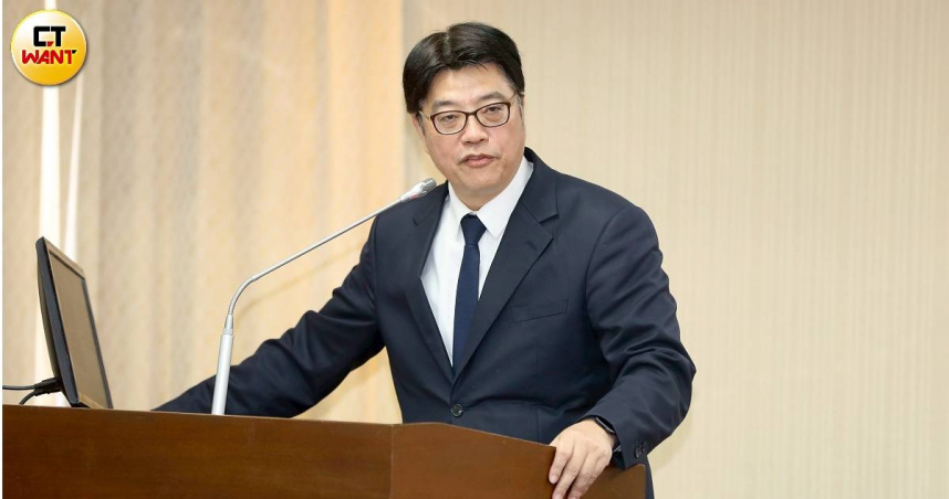 陸委會主委邱垂正回應商總稱接獲政府電話一事，強調並非施壓，而是關懷與支持。（圖／侯世駿攝）