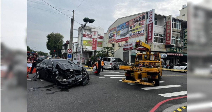 毒蟲駕贓車拒檢狂逃！斗六街頭猛撞BMW母子車　再掃倒十餘機車遭警壓制