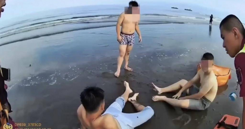 3國中生桃園永安笨港沙灘戲水遭惡浪捲走　海巡動遙控救生圈平安救回