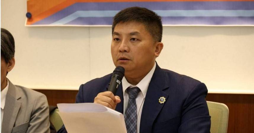國民黨立委吳宗憲，呼籲政府落實警消退休保障，並質疑普發現金編列2357億元，警消退休金每年約35億元差額卻遲未編列。（圖／翻攝自吳宗憲臉書）
