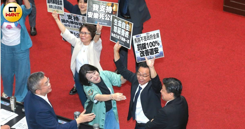 立法院本會期朝野對抗不減反升，多項重大議案攻防激烈。（圖／周志龍攝）